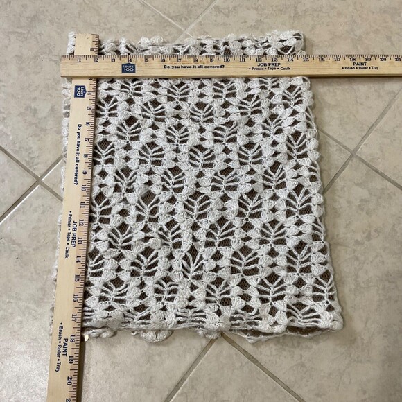 Betsey Johnson Openwork Knit Tube Scarf One Size Acrylic White & Beige w charm - Picture 2 of 9